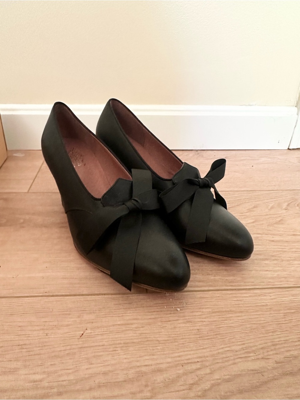 American Duchess Vintage Pumps in Black size US 8